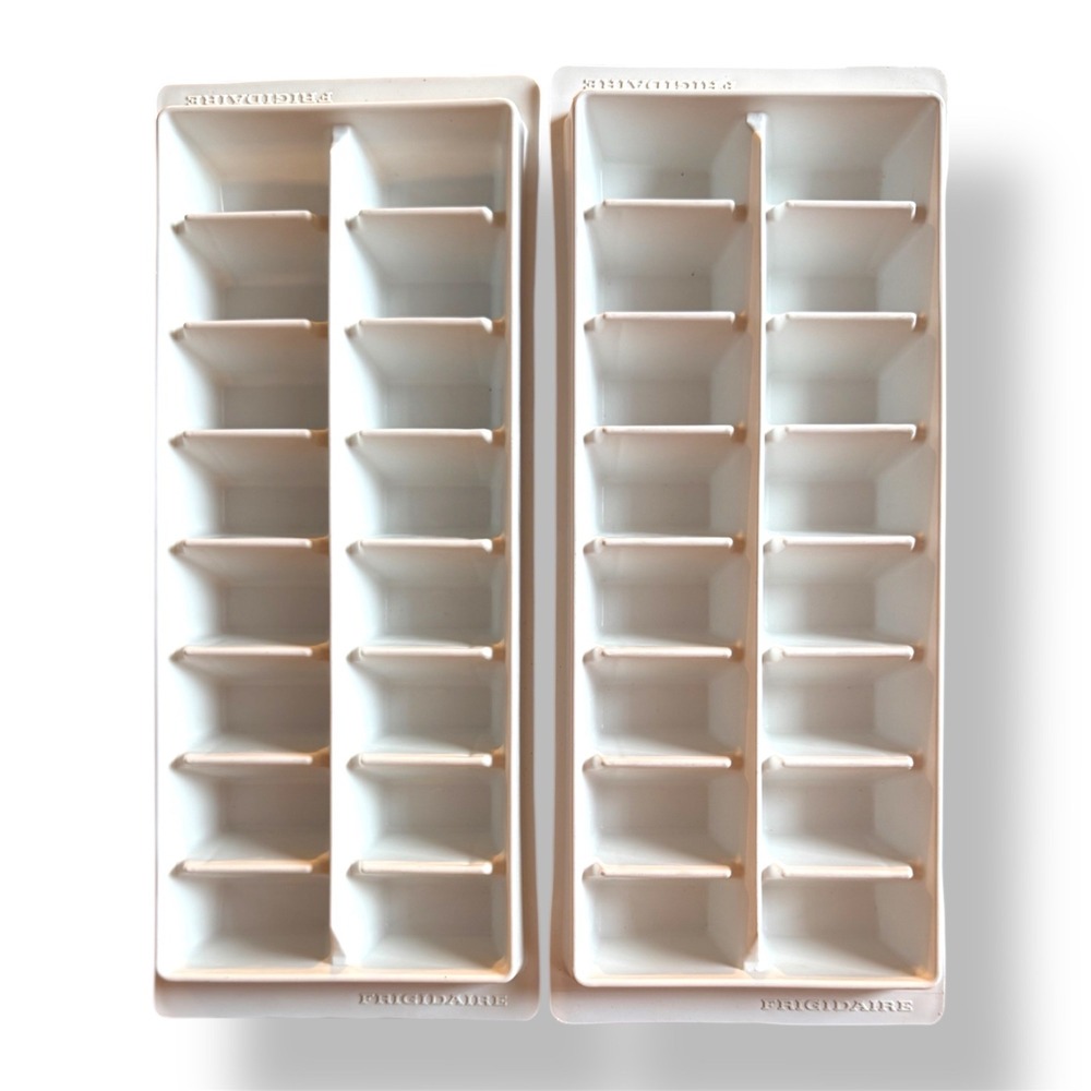 Frigidaire Vintage 16 Cube Ice Trays Set of 2 White Plastic Dishwasher Safe